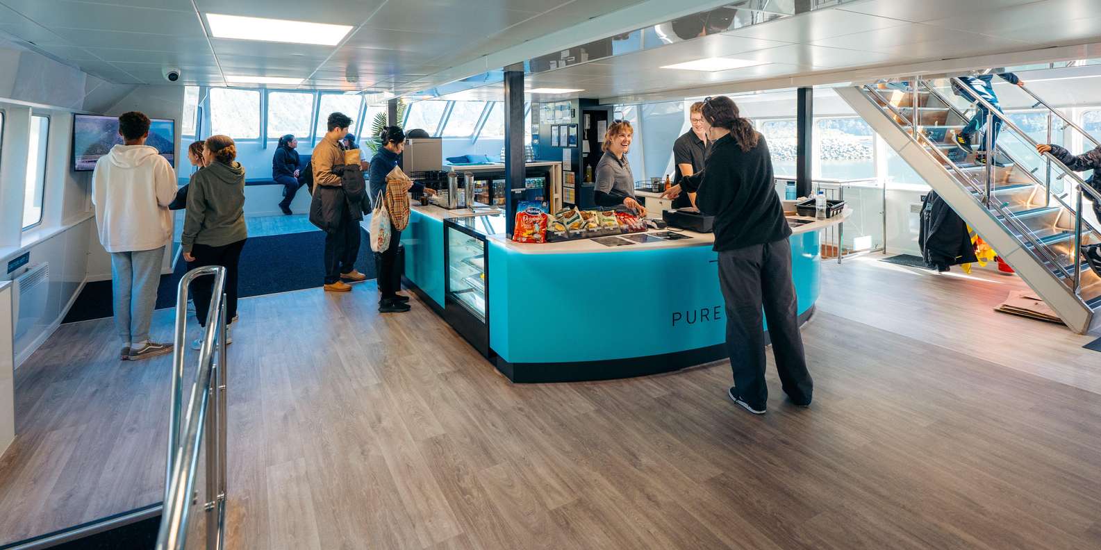 Scenic coach drive through Eglinton Valley towards Milford Sound